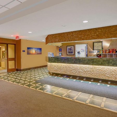 Days Inn By Wyndham Niagara Falls Lundys Lane Bagian luar foto