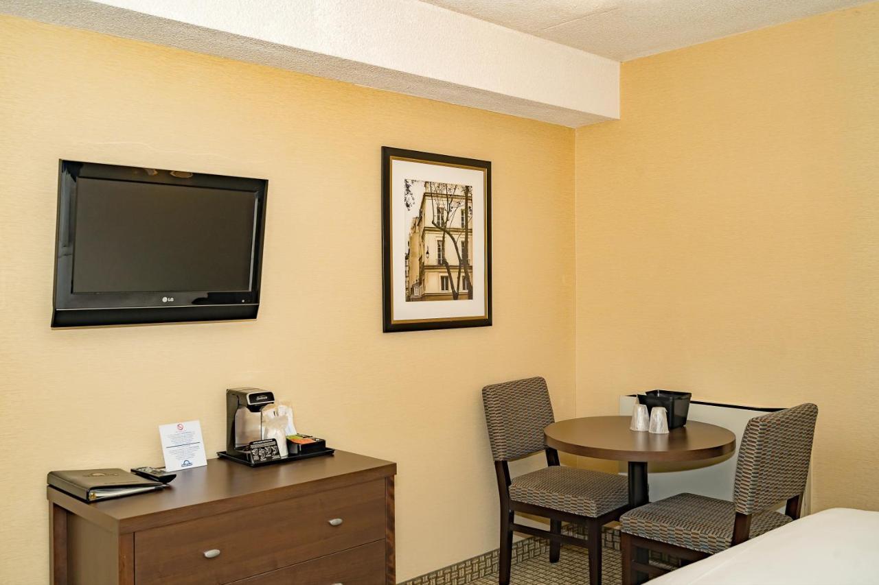 Days Inn By Wyndham Niagara Falls Lundys Lane Bagian luar foto