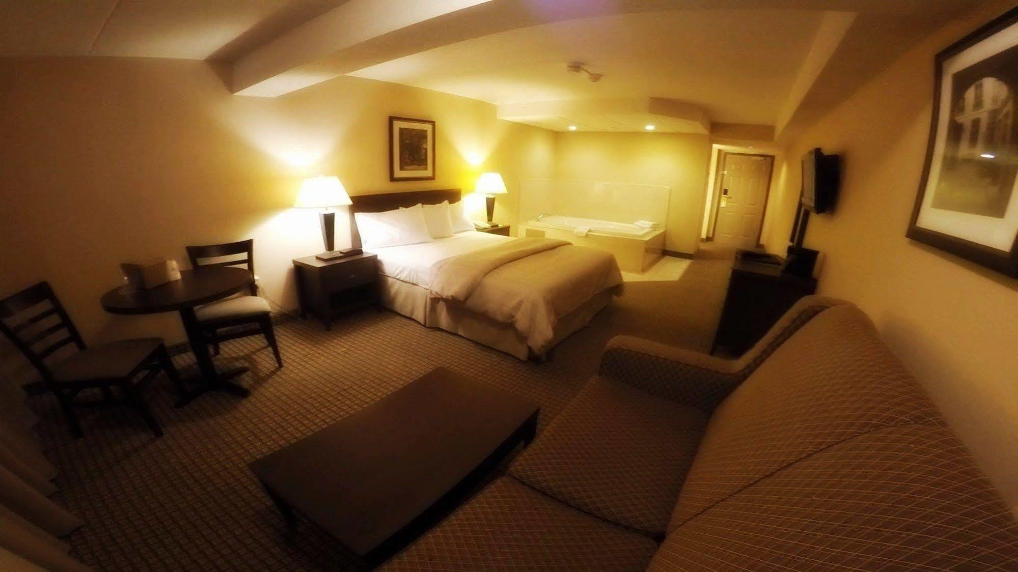 Days Inn By Wyndham Niagara Falls Lundys Lane Bagian luar foto