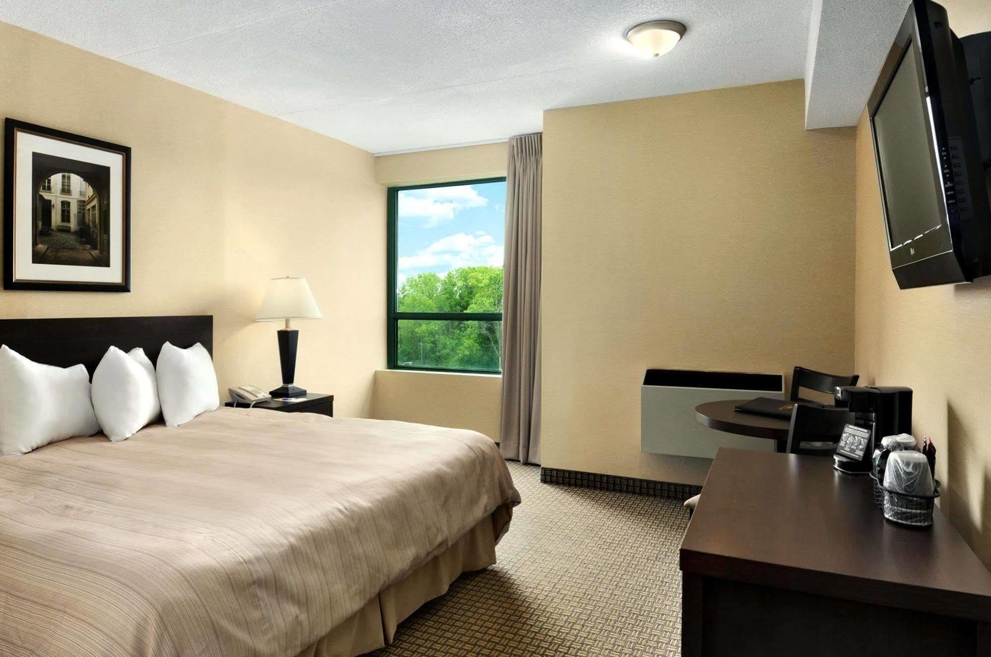 Days Inn By Wyndham Niagara Falls Lundys Lane Bagian luar foto