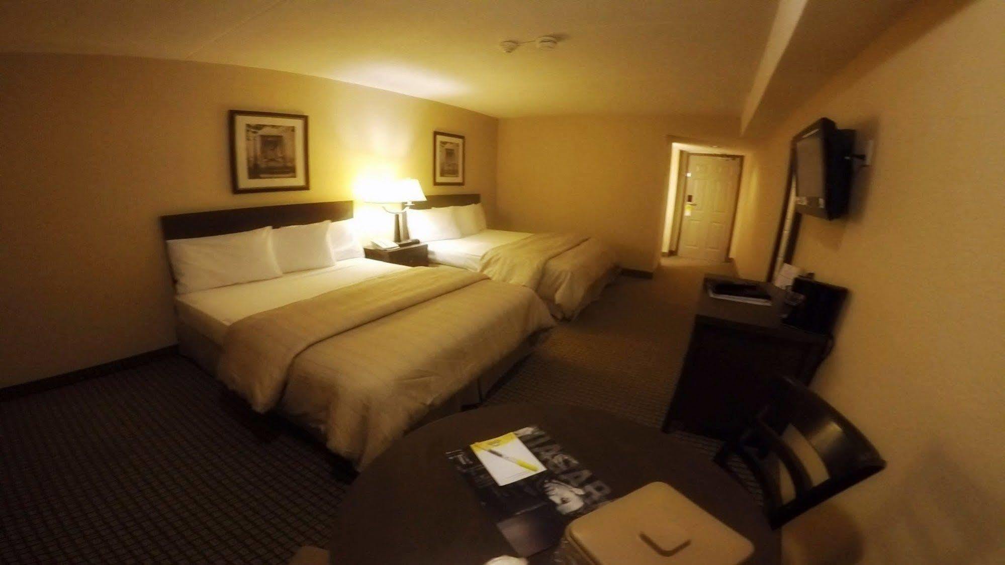 Days Inn By Wyndham Niagara Falls Lundys Lane Bagian luar foto