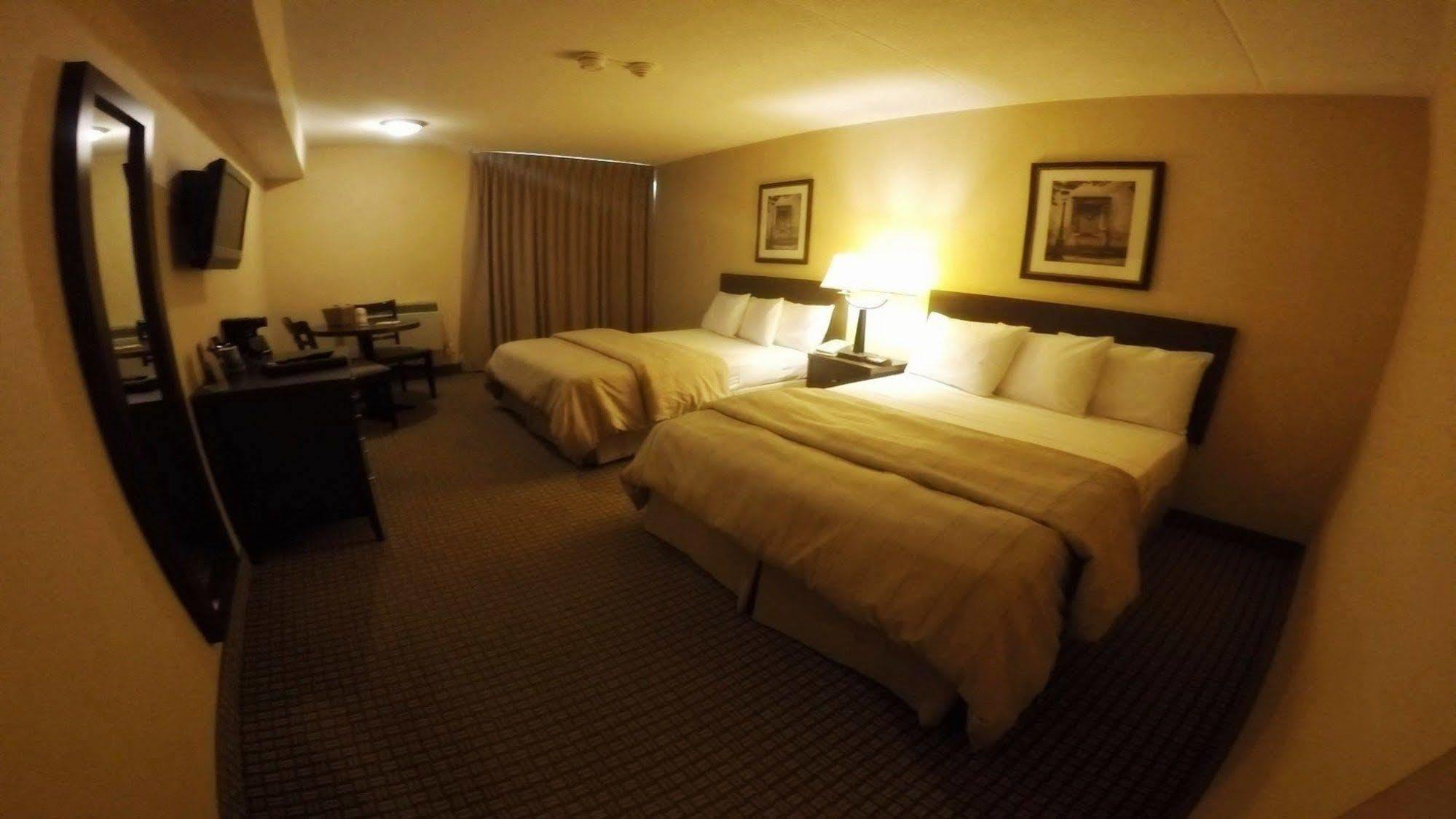 Days Inn By Wyndham Niagara Falls Lundys Lane Bagian luar foto