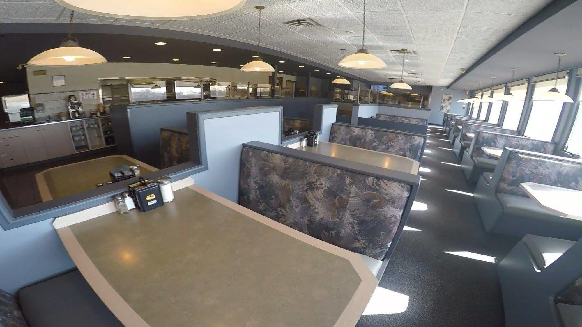 Days Inn By Wyndham Niagara Falls Lundys Lane Bagian luar foto