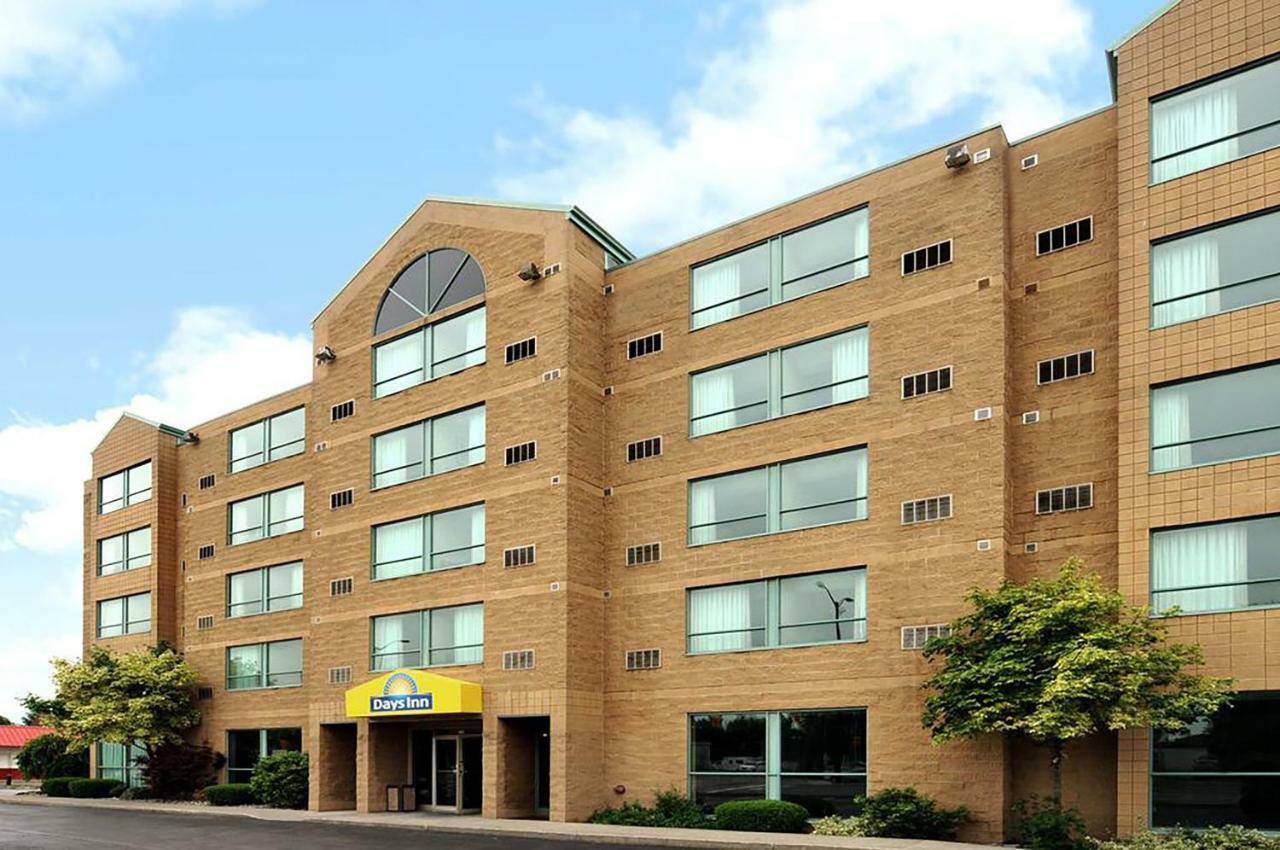 Days Inn By Wyndham Niagara Falls Lundys Lane Bagian luar foto