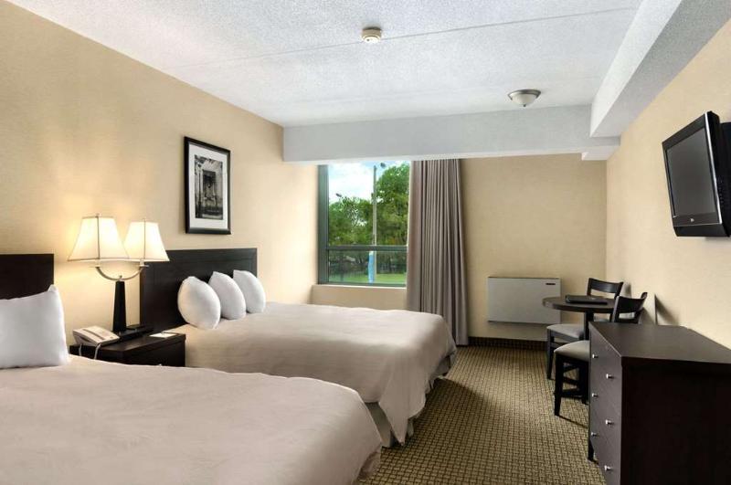 Days Inn By Wyndham Niagara Falls Lundys Lane Bagian luar foto