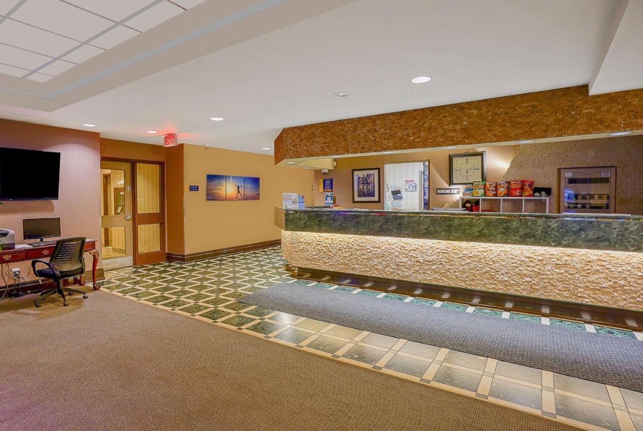 Days Inn By Wyndham Niagara Falls Lundys Lane Bagian luar foto